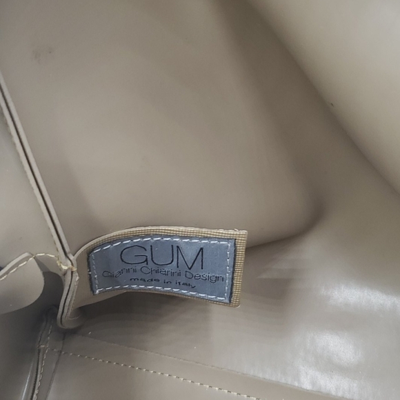 Gold backpack. - Picture 5 of 5